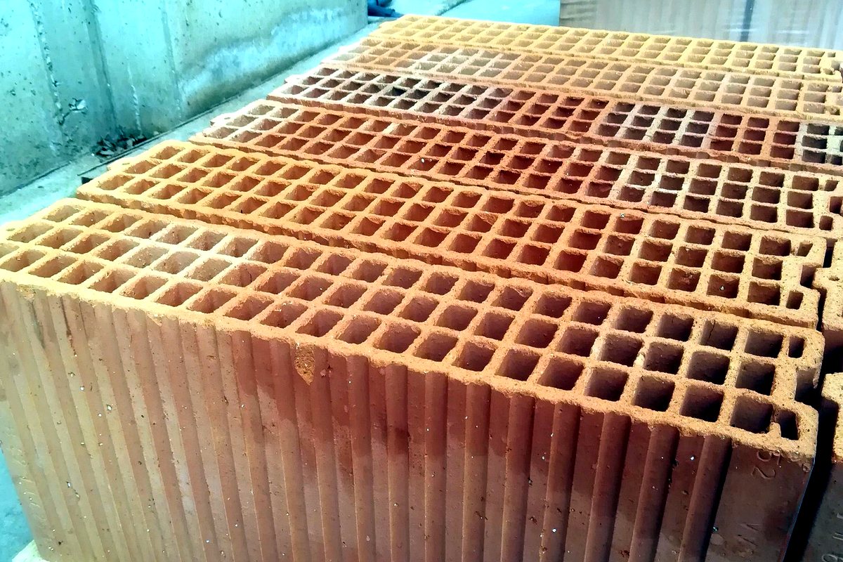 Pustaki ceramiczne TERMOTON na palecie